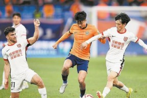 开云官方在线-球员在比赛中展现出了顽强的战斗精神()