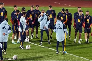 开云中国-西班牙队迎战瑞典，冲击欧洲联赛决赛()  第1张