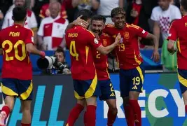 开云中国-西班牙队迎战瑞典，冲击欧洲联赛决赛()  第2张