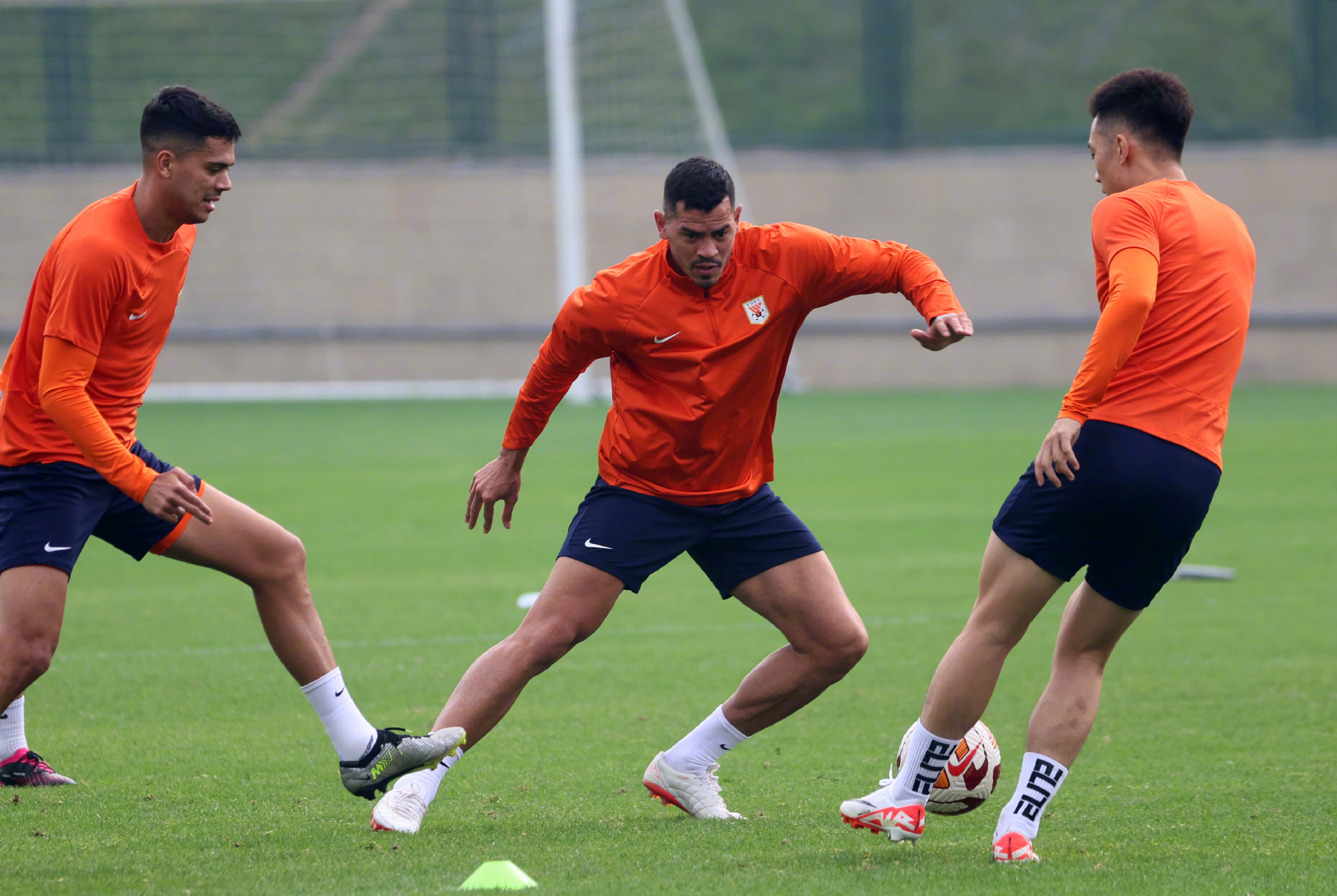 开云app-亚眠球员集体训练备战下一场比赛() 第1张 开云app-亚眠球员集体训练备战下一场比赛() 第1张