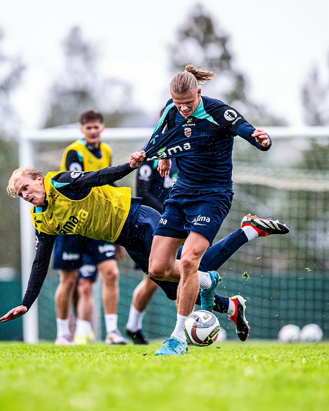 开云app-亚眠球员集体训练备战下一场比赛() 第2张 开云app-亚眠球员集体训练备战下一场比赛() 第2张