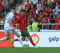 葡萄牙队在客场比赛中逆转获胜,跻身前列() 第2张 葡萄牙队在客场比赛中逆转获胜,跻身前列() 第2张