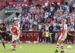 开云-阿尔及利亚球星加盟伯恩茅斯，英冠冲超前景光明()  第2张