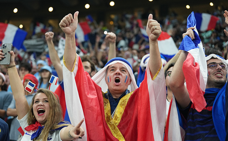 开云体育sports-欧洲俱乐部足球比赛反响强烈，球迷热情高涨()  第1张