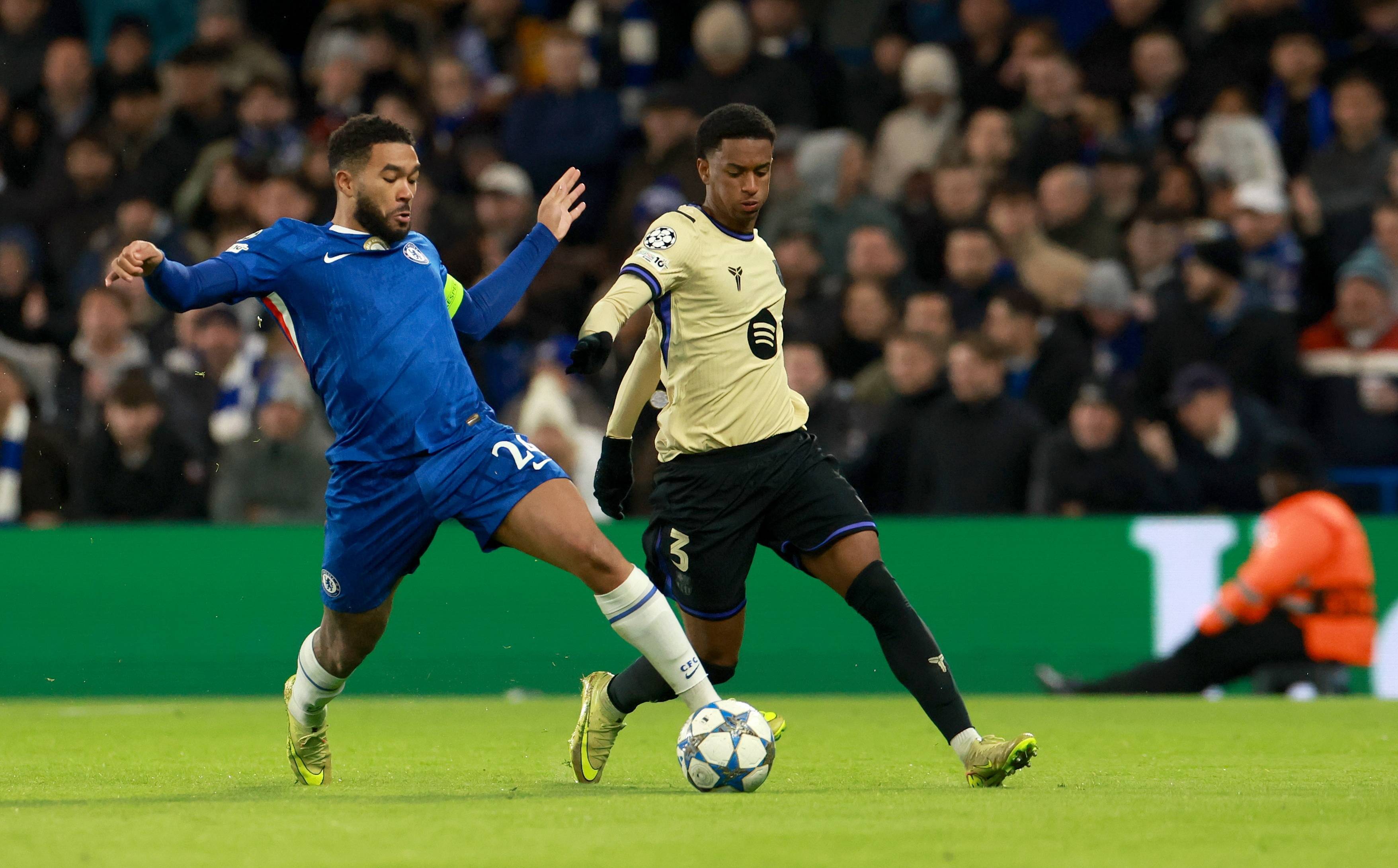 开云体育官网-巴塞罗那球星因红牌被停赛，球队实力下降()  第1张