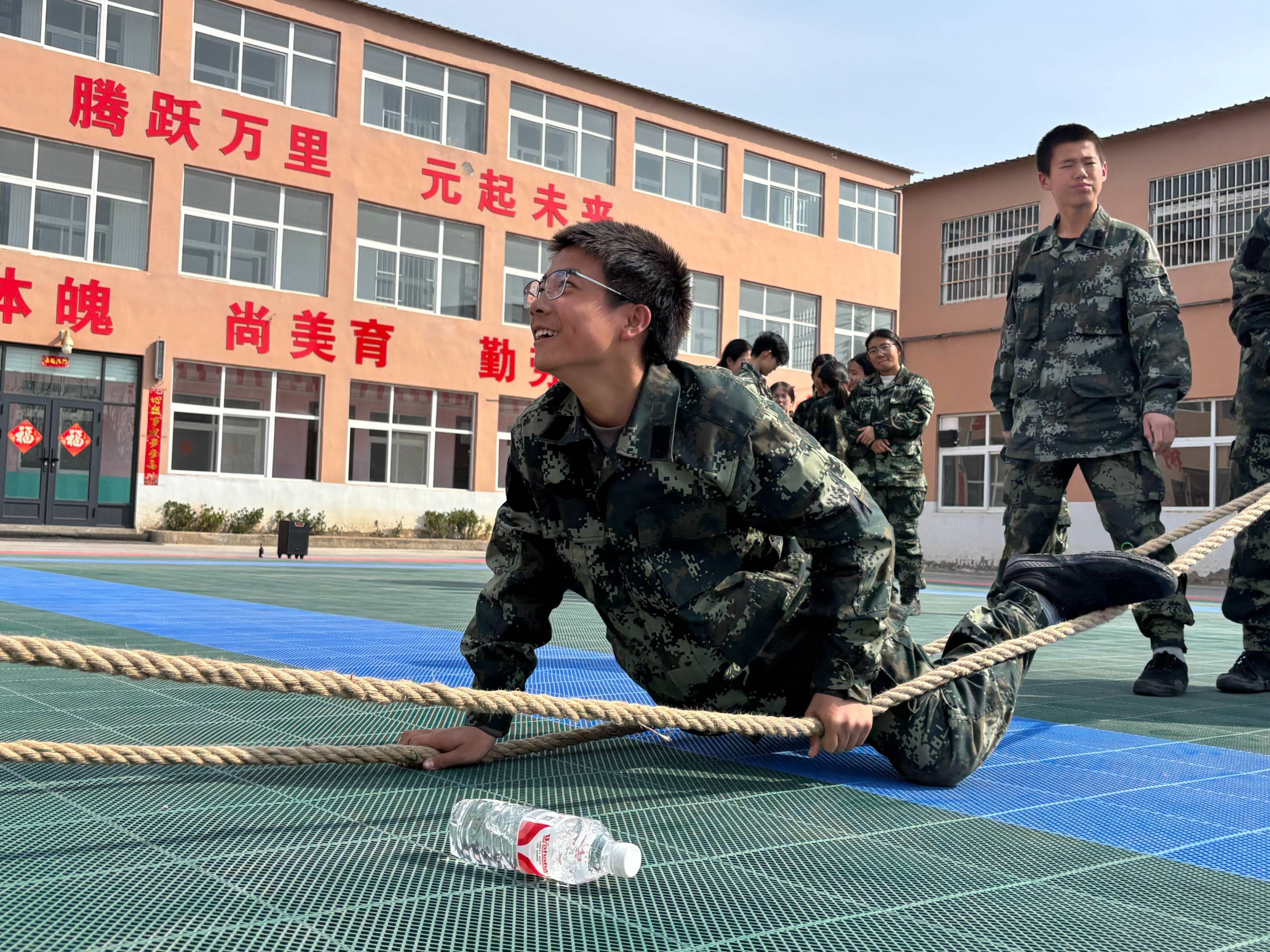 开云体育在线-常州飞龙开展特训，士气高昂迎接挑战(形容团队士气高昂的诗句)  第2张